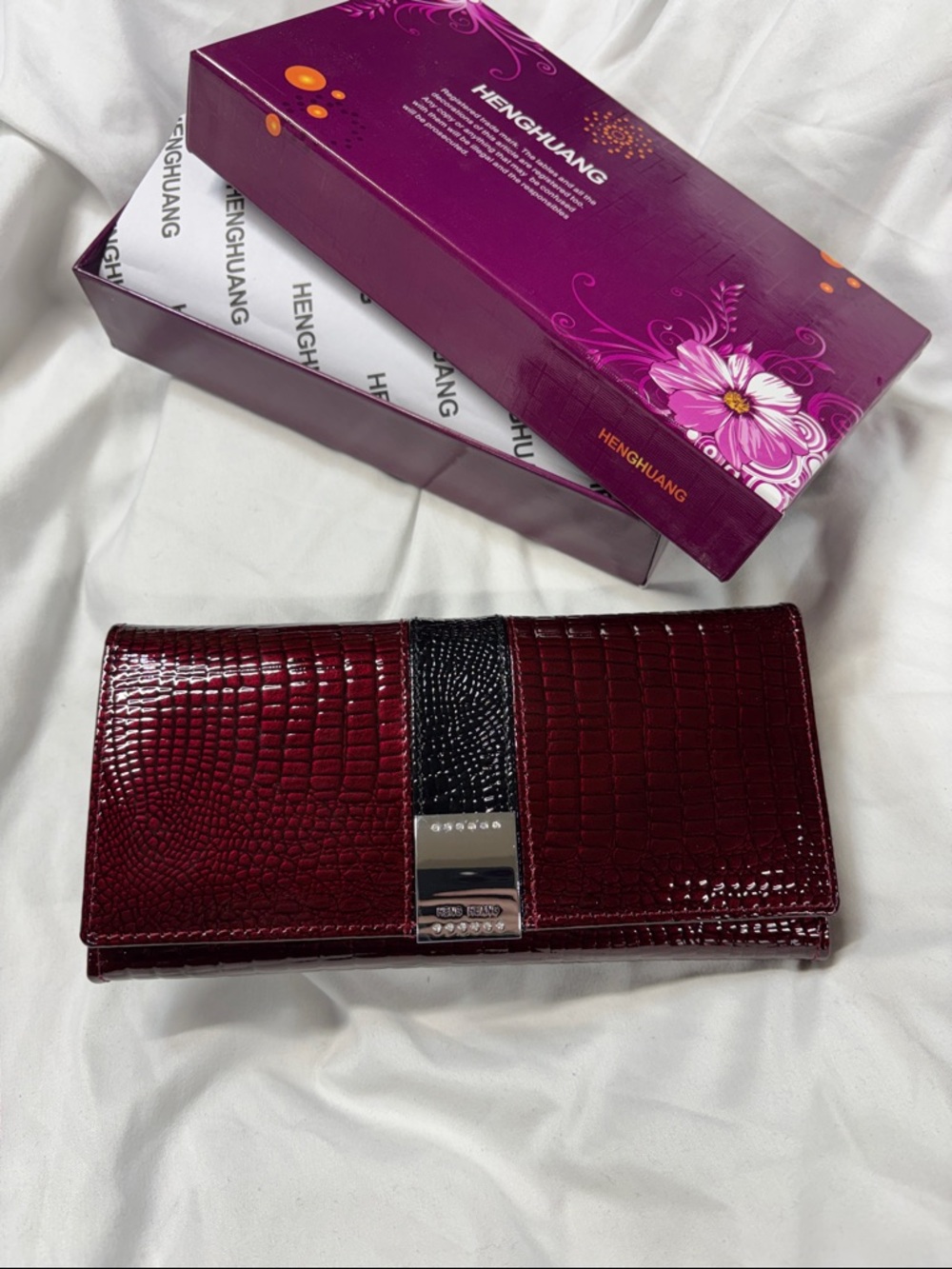 Henghuang Genuine leather Burgundy Croc Wallet with Black Accent kiss lock